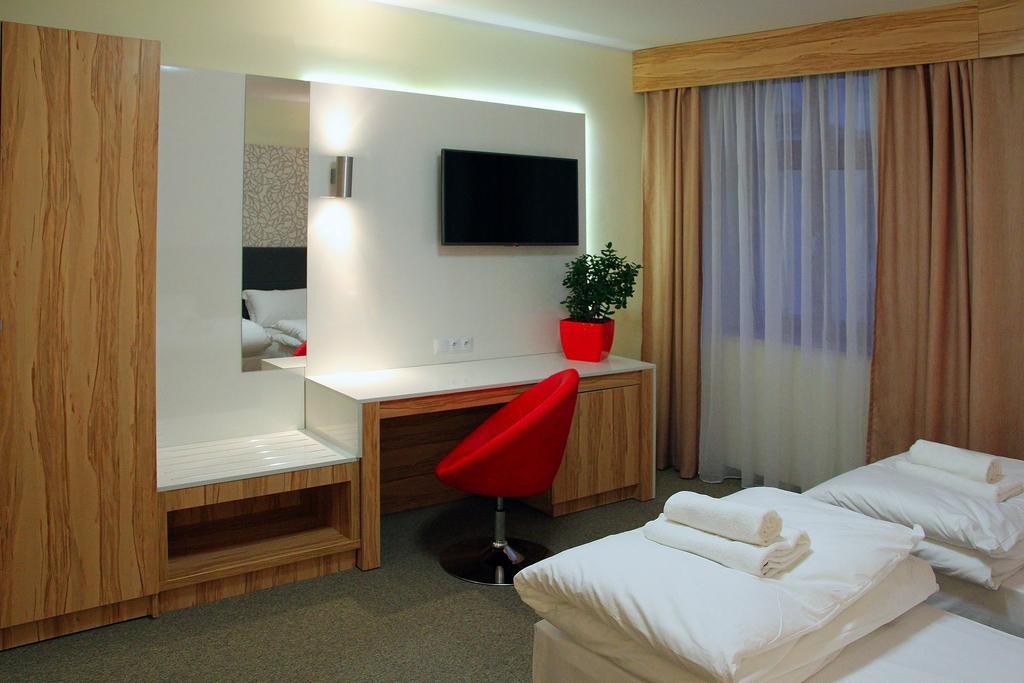 Hotel Przy Baszcie Легница Екстериор снимка